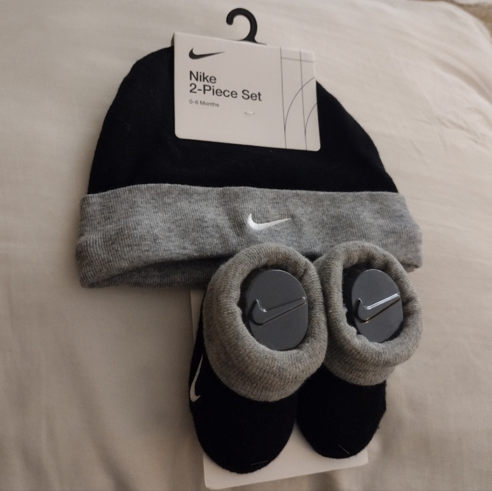 Nike Baby Hat/Booties Set NWT